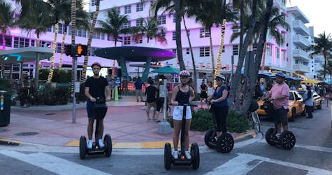 Tour nocturno panorámico en scooter con autoequilibrio por South Beach